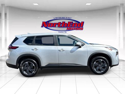 Used 2024 Nissan Rogue SV AWD/4WD image 8