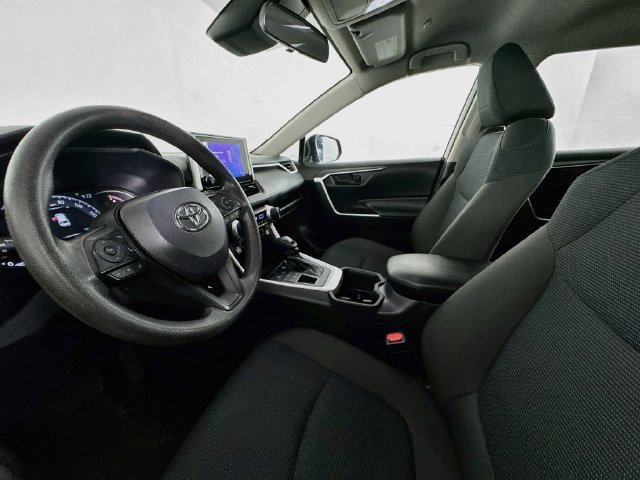 Used 2025 Toyota RAV4 LE AWD/4WD image 18