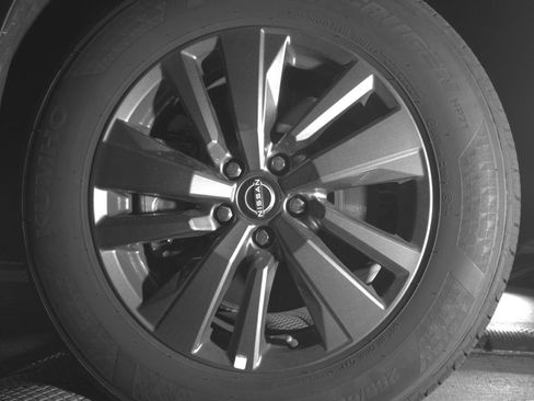 Used 2025 Nissan Pathfinder SV image 12