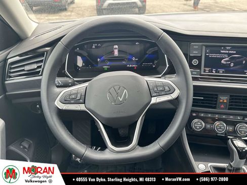 Certified 2023 Volkswagen Jetta SE w/ Panoramic Sunroof Package FWD image 14