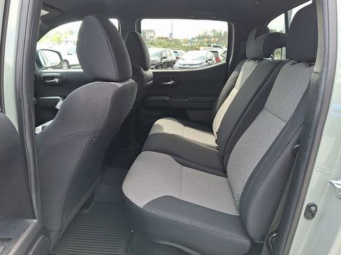 Used 2022 Toyota Tacoma TRD Sport AWD/4WD image 22