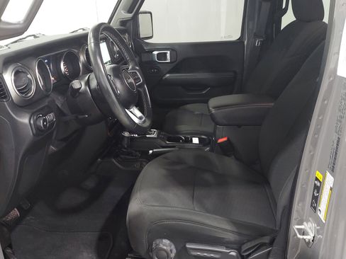 Used 2021 Jeep Wrangler Unlimited Sahara w/ Uconnect 4C Nav & Sound Group AWD/4WD image 15