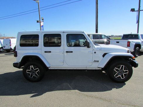 Used 2025 Jeep Wrangler Unlimited Sahara image 5