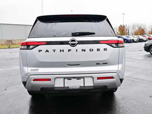 New 2025 Nissan Pathfinder SL image 7