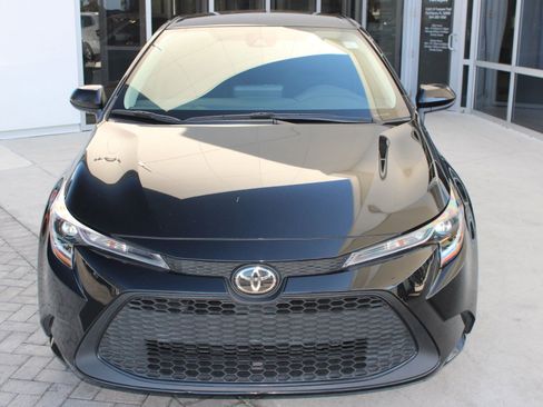 Used 2022 Toyota Corolla LE image 6
