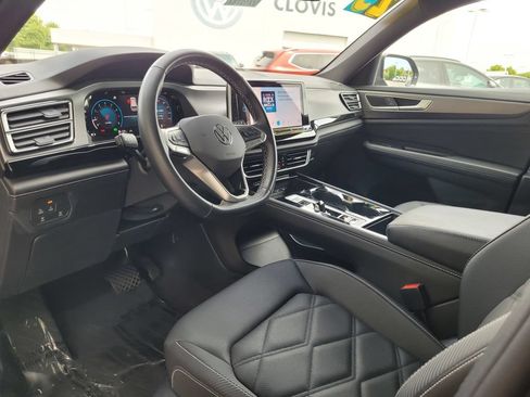 Used 2025 Volkswagen Atlas Cross Sport SE FWD image 11
