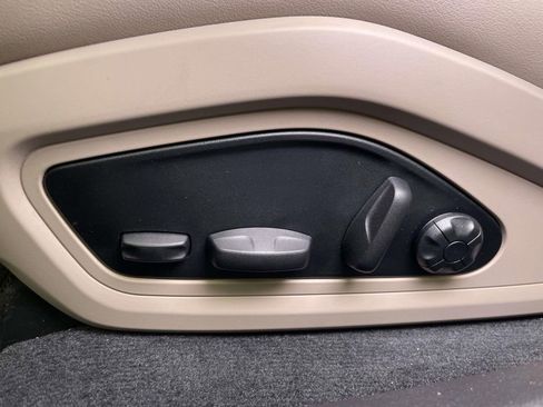 New 2025 Porsche Taycan image 17