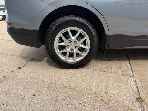 Used 2024 Chevrolet Equinox LT FWD image 12