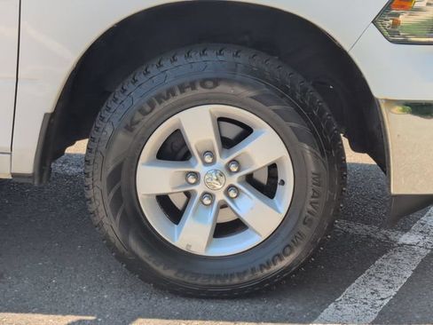 Used 2018 RAM 1500 Classic SLT AWD/4WD image 19