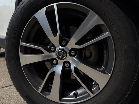Used 2017 Toyota RAV4 XLE FWD image 10