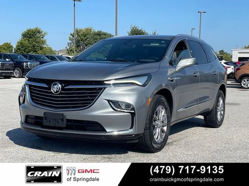 Used 2023 Buick Enclave Essence FWD image 3