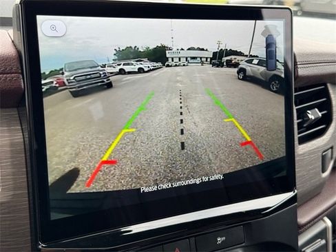 Used 2024 Ford Expedition Limited image 25