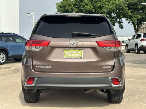 Used 2017 Toyota Highlander Limited FWD image 4