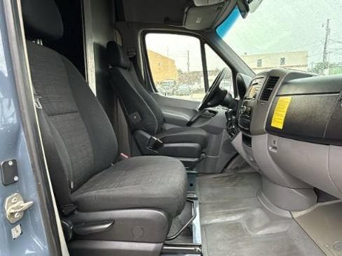 Used 2018 Mercedes-Benz Sprinter 2500 image 33