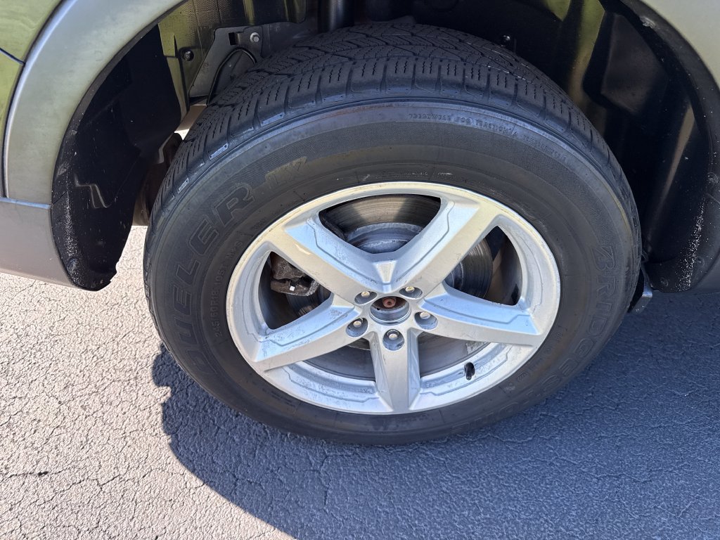 Used 2017 Ford Explorer XLT w/ Equipment Group 202A AWD/4WD image 25