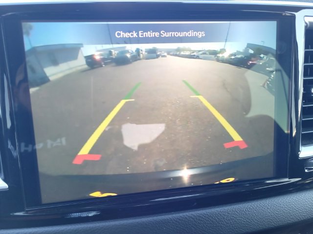 Used 2023 Chrysler Pacifica Touring-L FWD image 16
