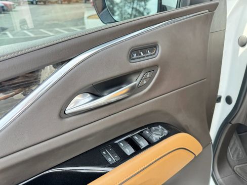 Used 2021 Cadillac Escalade Premium Luxury w/ Performance Package AWD/4WD image 11