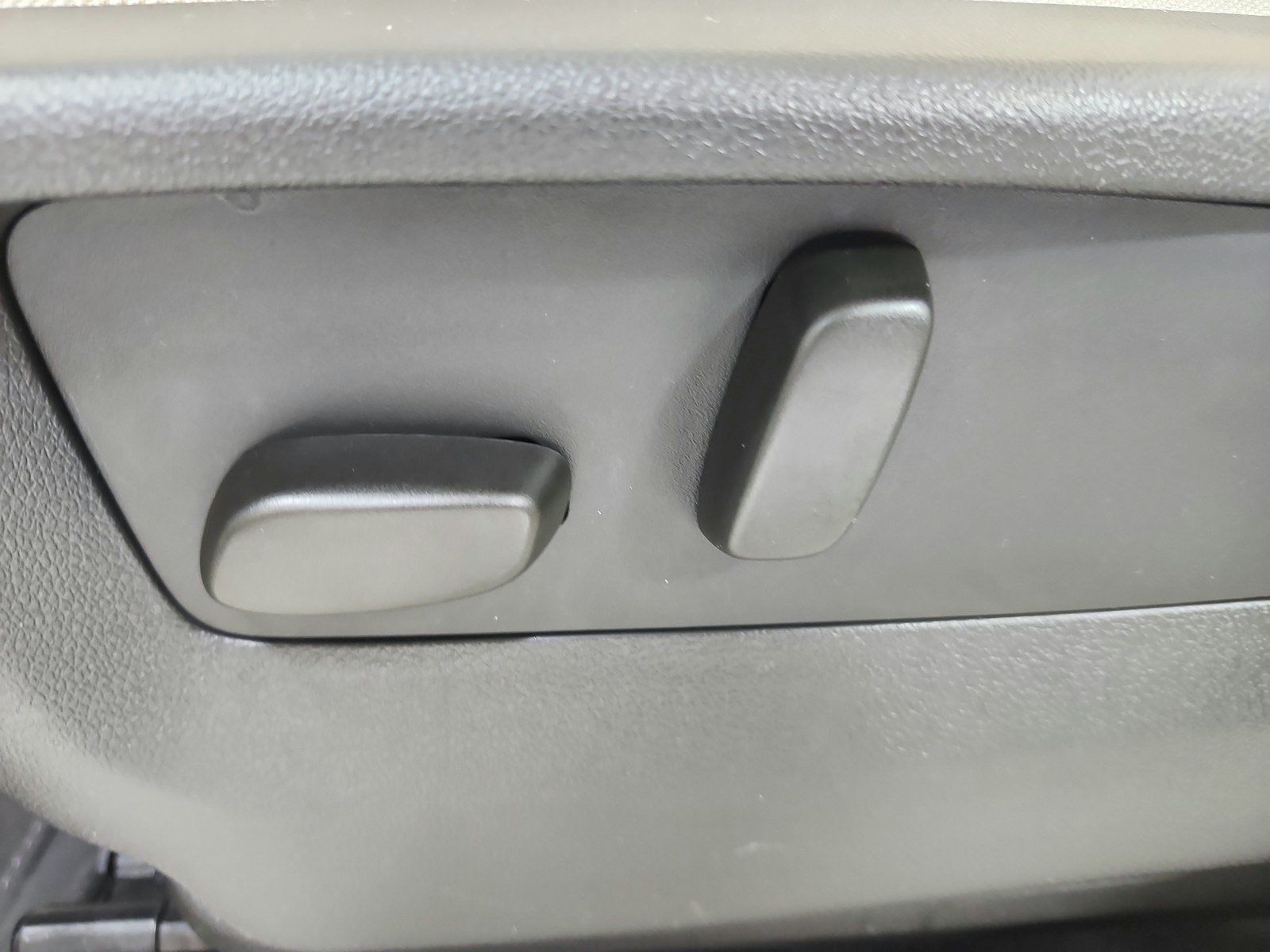 Used 2023 Buick Envision Essence w/ Technology Package I FWD image 21