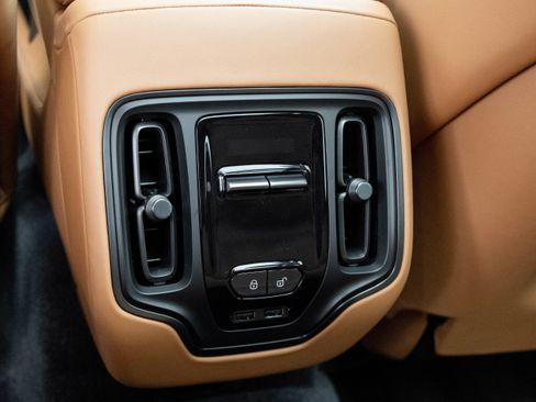 Used 2024 Aston Martin DBX 707 image 38