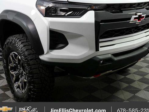 Used 2026 Chevrolet Colorado ZR2 w/ Technology Package AWD/4WD image 36