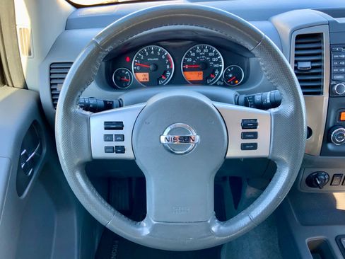 Used 2018 Nissan Frontier SL image 40