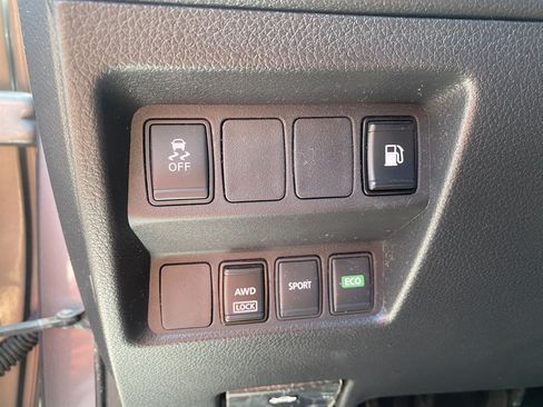 Used 2018 Nissan Rogue S AWD/4WD image 19