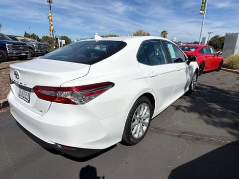 Used 2019 Toyota Camry LE FWD image 4
