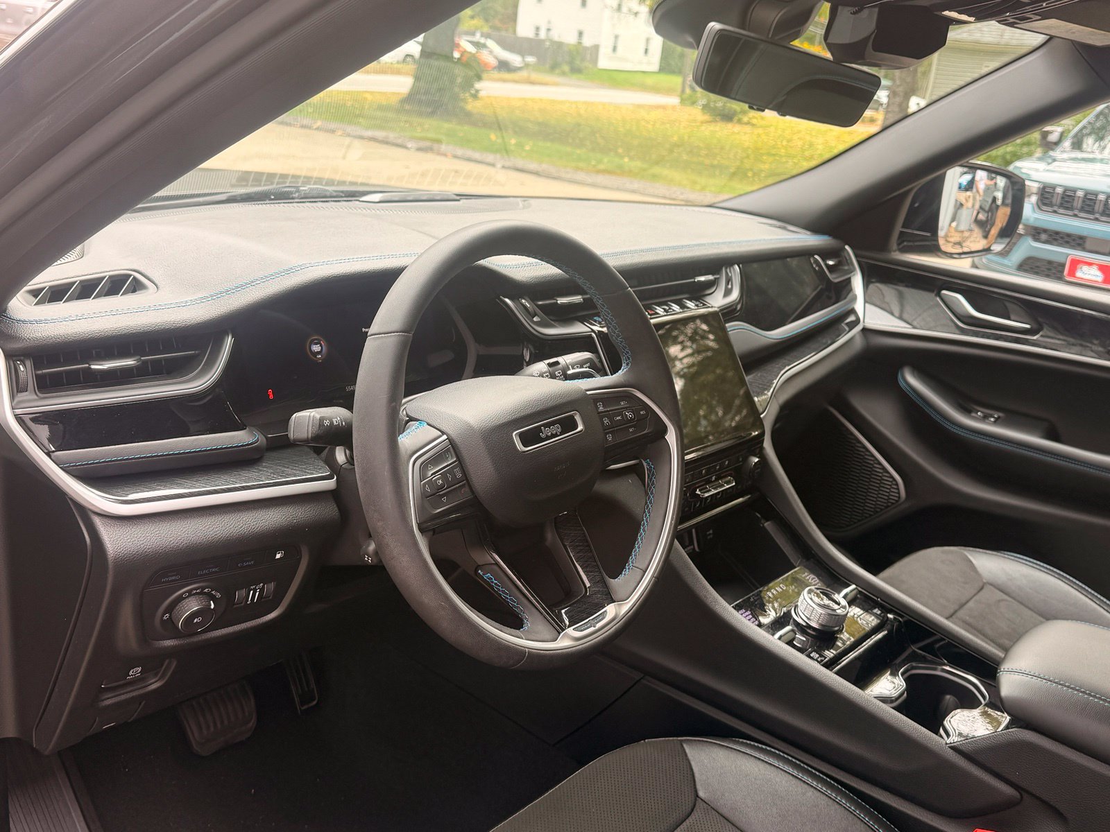 Used 2023 Jeep Grand Cherokee Trailhawk w/ Luxury Tech Group III AWD/4WD image 9