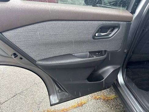 Used 2022 Nissan Rogue SV image 18