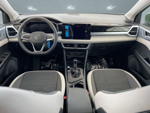 New 2026 Volkswagen Taos SE image 15