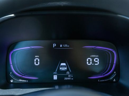 Used 2025 Kia Soul LX w/ LX Technology Package FWD image 16