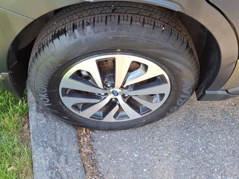 Certified 2025 Subaru Outback Premium AWD/4WD image 6