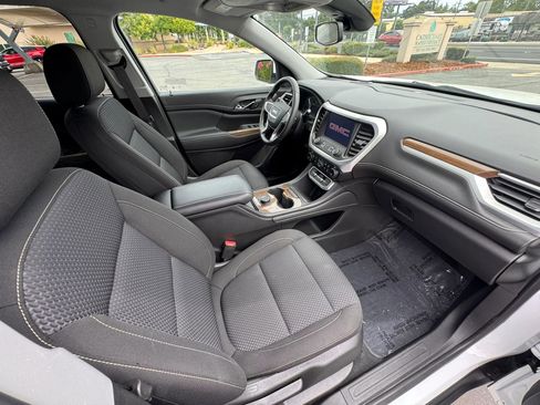 Used 2022 GMC Acadia SLE FWD image 12