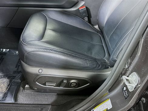 Used 2023 Jeep Grand Cherokee L Laredo image 23