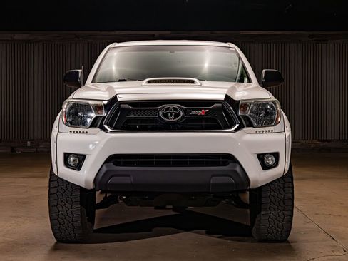 Used 2015 Toyota Tacoma PreRunner w/ SR5 Package RWD image 11