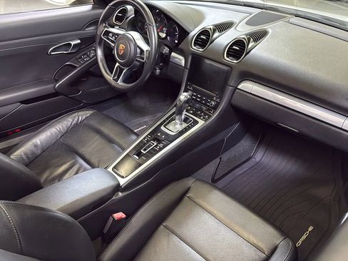 Used 2018 Porsche 718 Boxster RWD image 16
