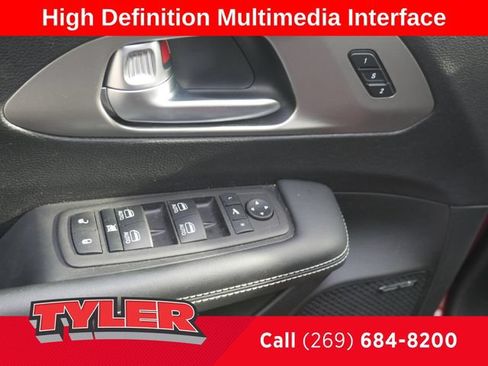 Used 2023 Chrysler Pacifica Limited w/ Uconnect Theater Family Group FWD image 22