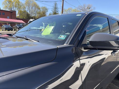 Used 2025 Toyota Tacoma TRD Sport image 3