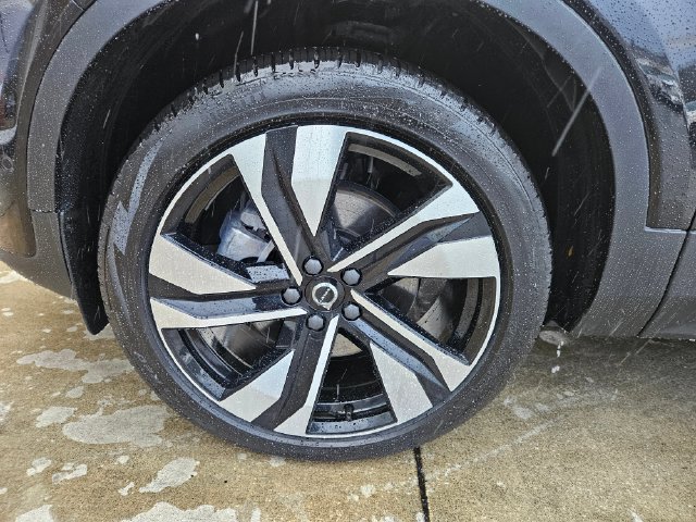 Used 2024 Volvo XC40 B5 Plus w/ Climate Package AWD/4WD image 9