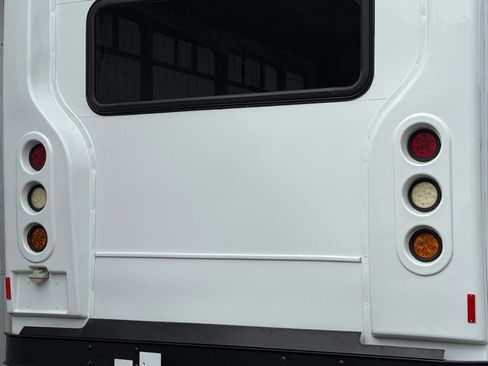 Used 2014 Chevrolet Express 3500 w/ Shuttle Bus Package image 20