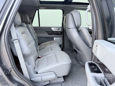 Used 2018 Lincoln Navigator Reserve w/ Technology Package image 44