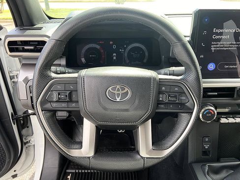 Used 2025 Toyota Tacoma TRD Sport AWD/4WD image 21
