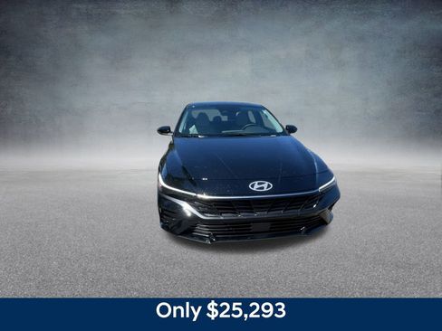 New 2025 Hyundai Elantra Limited image 5