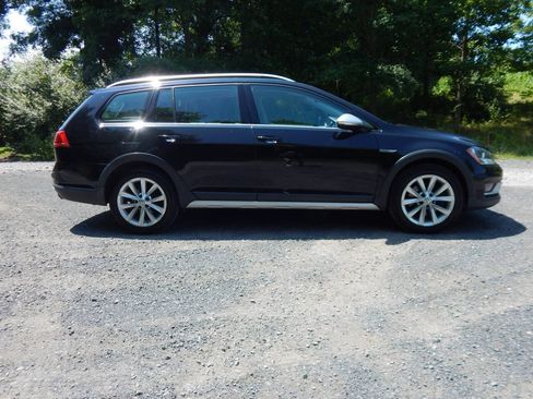 Used 2017 Volkswagen Golf Alltrack AWD/4WD image 5