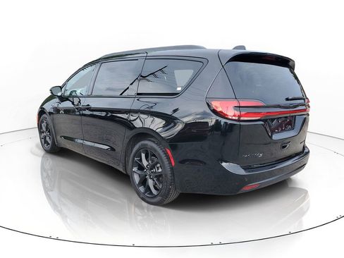 Used 2026 Chrysler Pacifica Limited w/ S Appearance Package FWD image 3