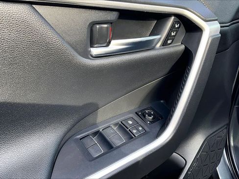 Used 2021 Toyota RAV4 Limited image 32