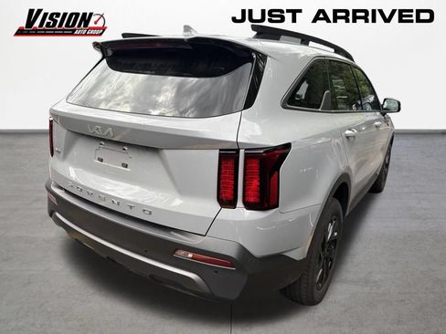 Used 2022 Kia Sorento S w/ Panoramic Sunroof Package AWD/4WD image 5