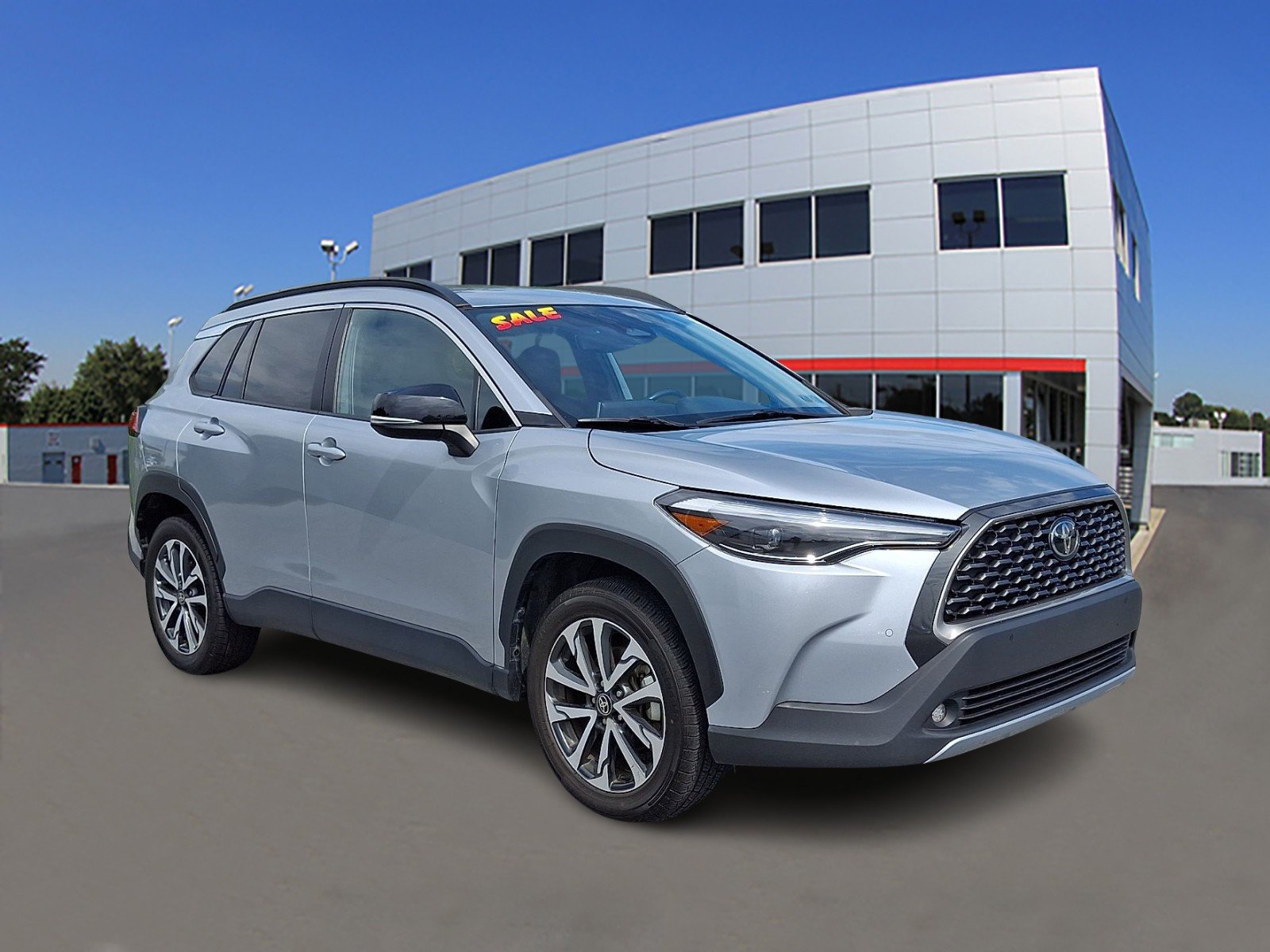 Used 2025 Toyota Corolla Cross XLE FWD image 1
