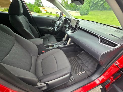 Used 2023 Toyota Corolla Cross LE FWD image 21