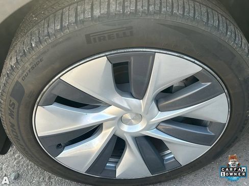 Used 2024 Tesla Model Y Long Range AWD/4WD image 5